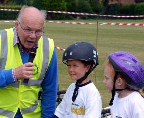 David Pickover gives encouragement to two participants