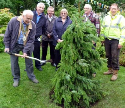 Hospice tree planting 6