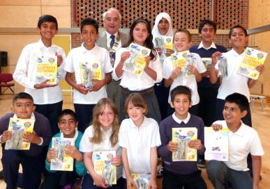 President William Smith with pupils who received dictionaries July 2011 (2)