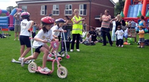 Rotarian Sue Parkin gets the Sccotathletes off to a quick start