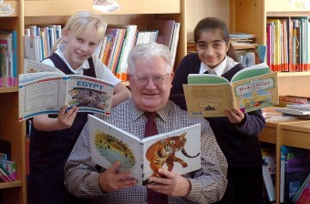 Roland Mold with pupils in 2006